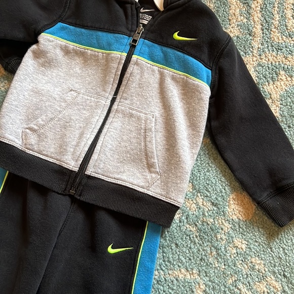 Nike Sweatsuit - Picture 2 of 2